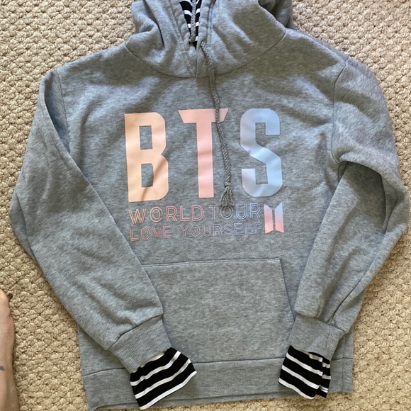 BTS World Tour Hoodie K-pop - Picture 1 of 2